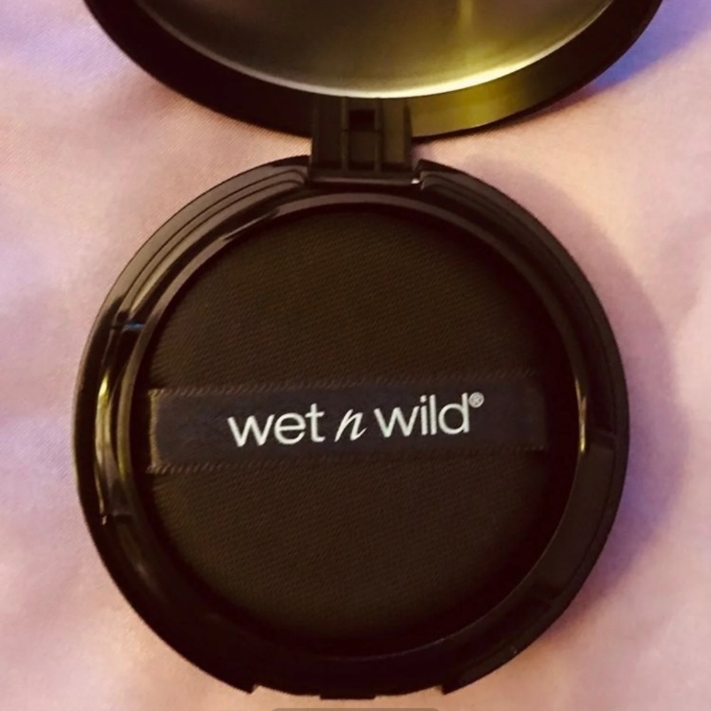 Wet n Wild Cushion Foundation Tawny - Picture 4 of 8